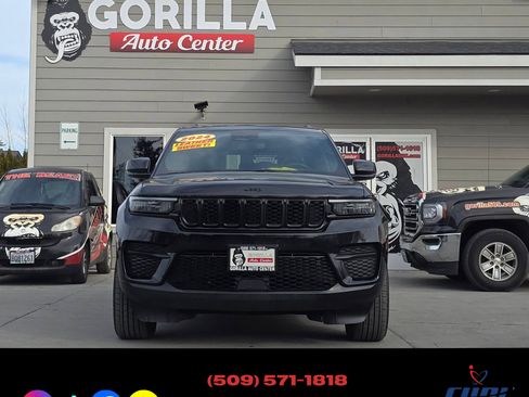 Used 2024 Jeep Grand Cherokee Laredo image 2