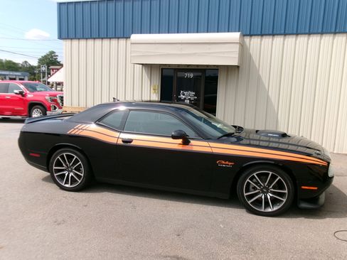 Used 2022 Dodge Challenger R/T Plus image 2