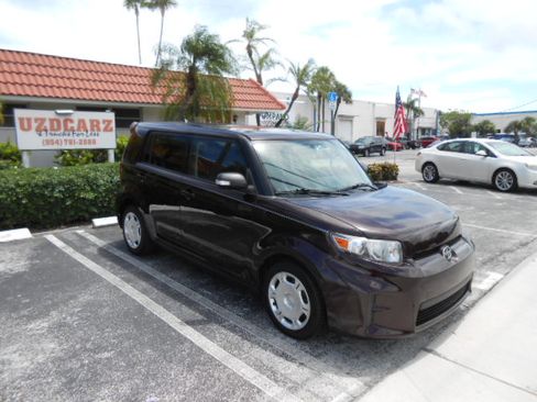 Used 2011 Scion xB FWD image 7