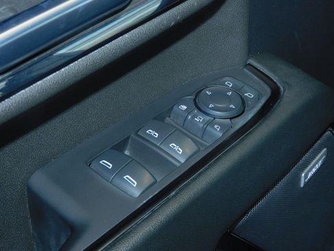 Used 2024 GMC Sierra 3500 AT4 image 25