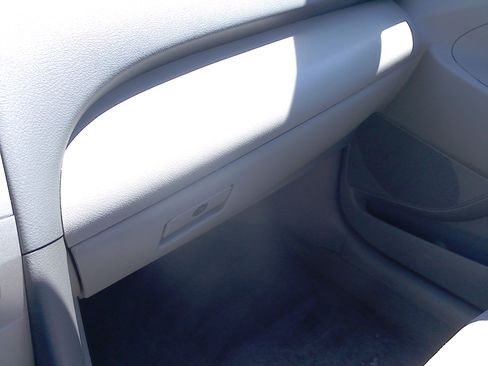 Used 2011 Toyota Camry LE image 16