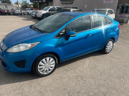 Used 2013 Ford Fiesta SE Sedan FWD image 1