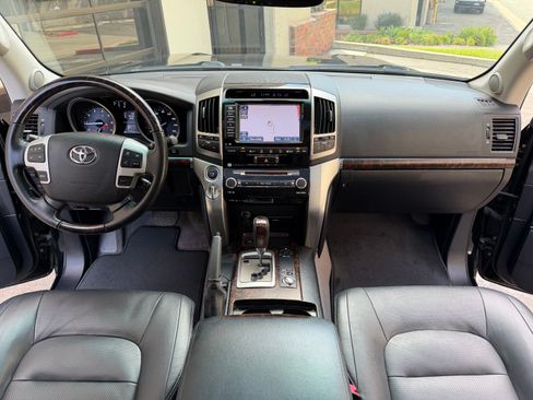 Used 2013 Toyota Land Cruiser image 27