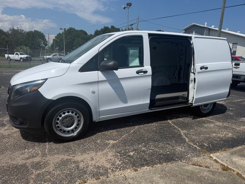 Used 2018 Mercedes-Benz Metris image 4