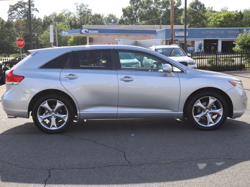 Used 2011 Toyota Venza AWD image 9