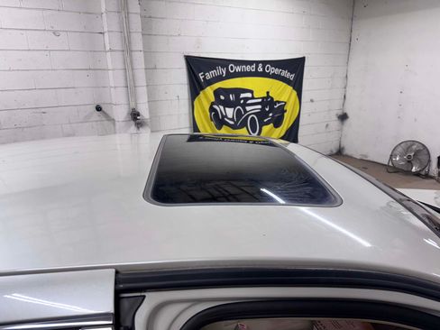 Used 2004 Lincoln Town Car Ultimate image 18