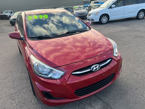 Used 2016 Hyundai Accent SE Hatchback FWD image 3