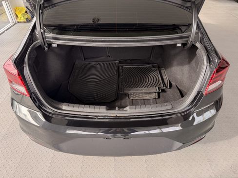 Used 2020 Hyundai Elantra SEL image 16