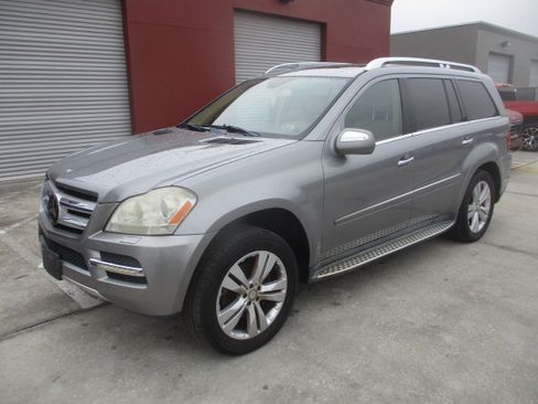 Used 2010 Mercedes-Benz GL 450 image 2