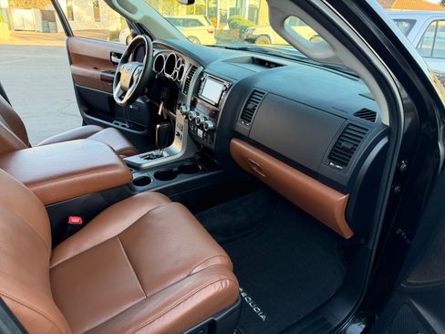 Used 2016 Toyota Sequoia Platinum image 26