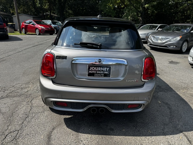 Used 2017 MINI Cooper S 4-Door Hardtop FWD image 4