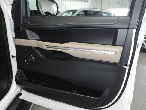 Used 2023 Ford Expedition Limited image 25