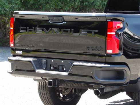 Used 2025 Chevrolet Silverado 2500 4x4 Crew Cab High Country image 16