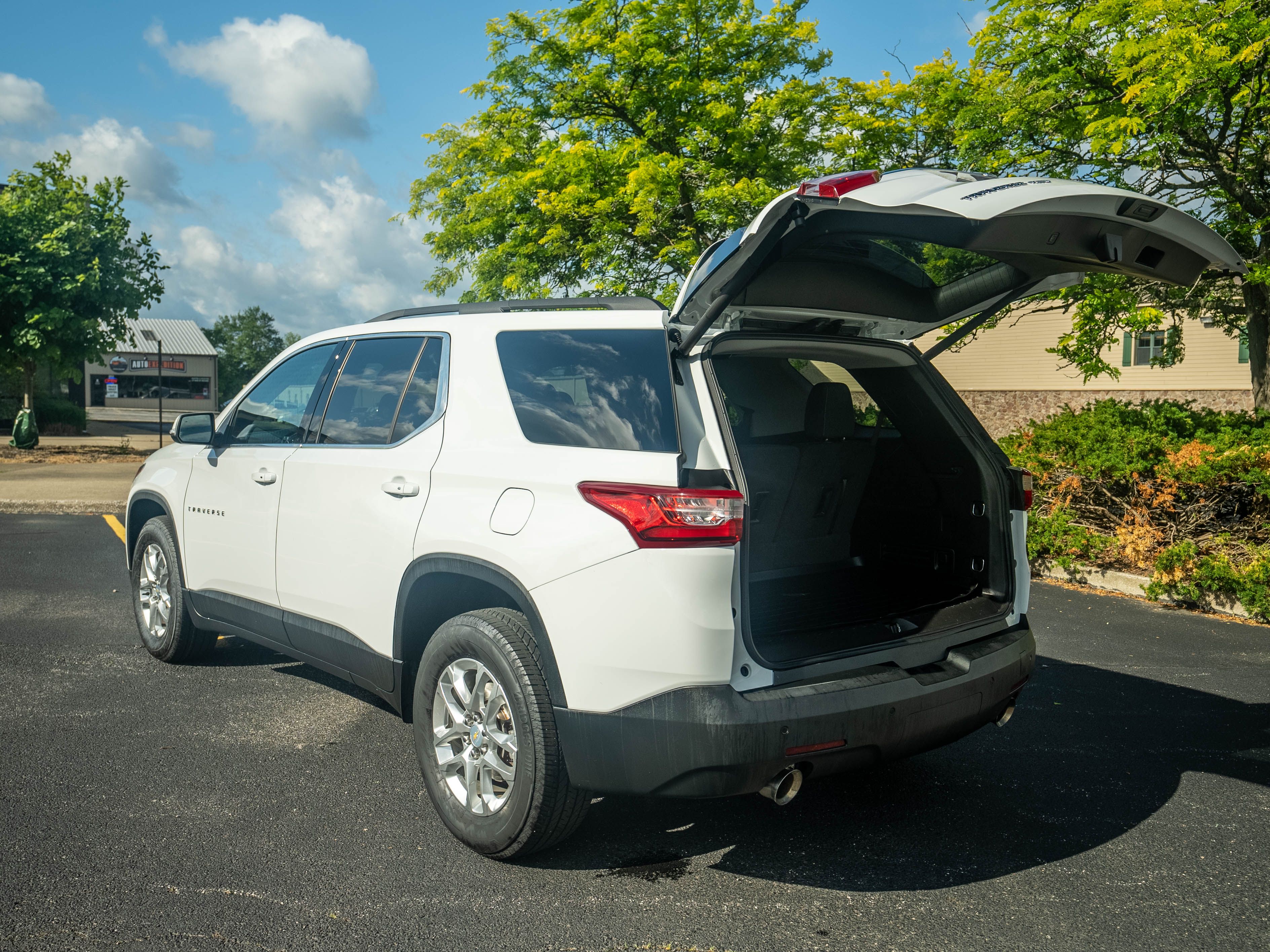 Used 2021 Chevrolet Traverse AWD LT image 13
