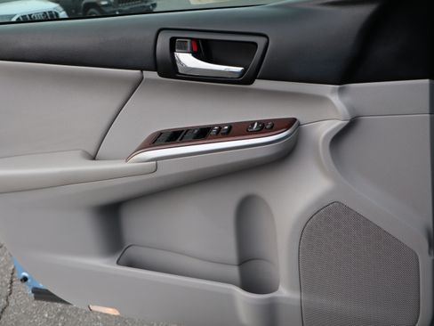 Used 2012 Toyota Camry XLE image 19