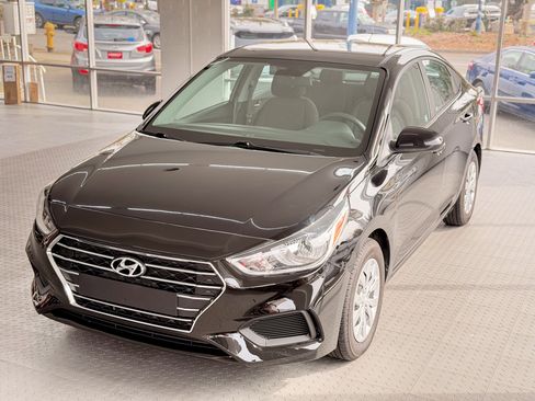 Used 2020 Hyundai Accent SE image 3