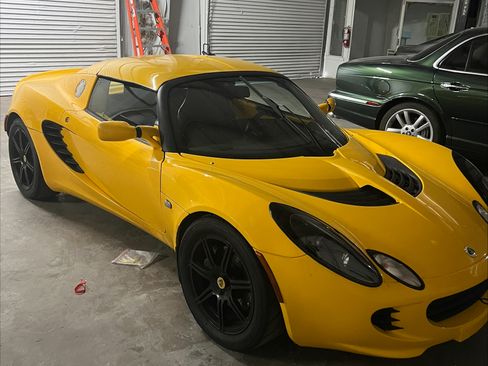 Used 2005 Lotus Elise UNAVAIL RWD image 3