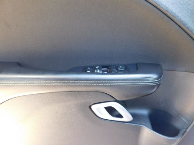 Used 2015 Dodge Challenger SXT RWD image 10