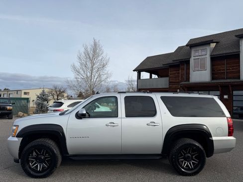 Used 2014 Chevrolet Suburban LT image 2