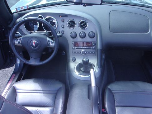 Used 2008 Pontiac Solstice GXP Convertible RWD image 23