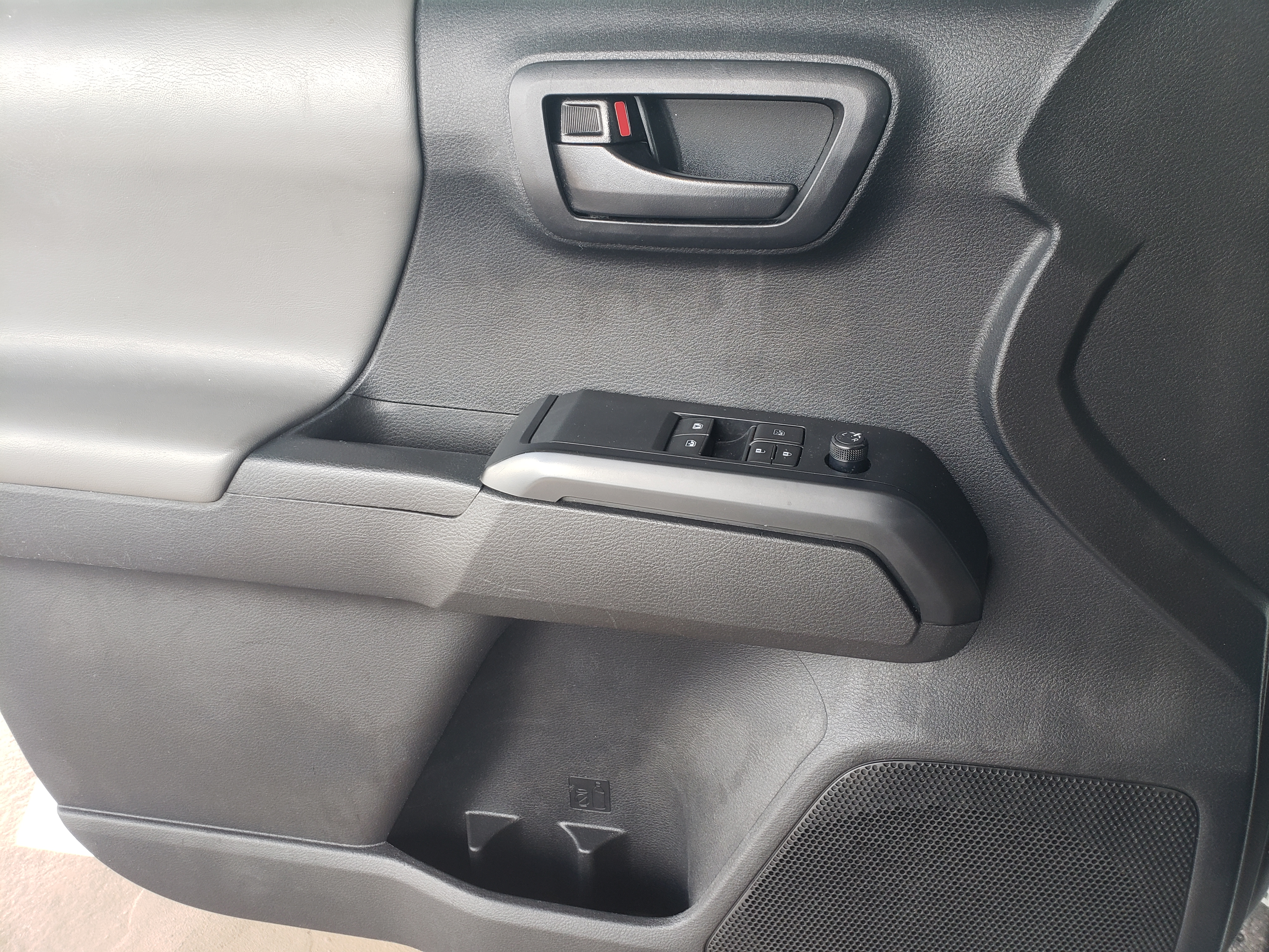 Used 2020 Toyota Tacoma 2WD Access Cab image 9