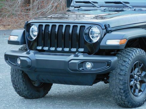 Used 2022 Jeep Wrangler Willys image 12