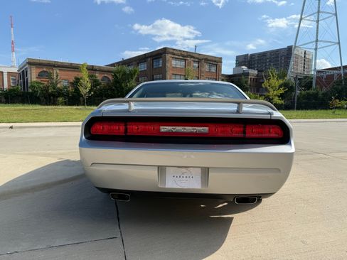 Used 2010 Dodge Challenger R/T image 13