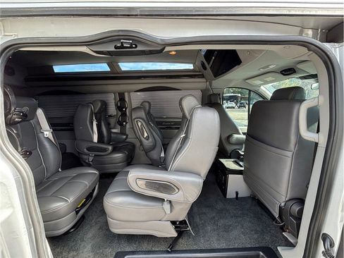 Used 2019 Ford Transit 150 image 39