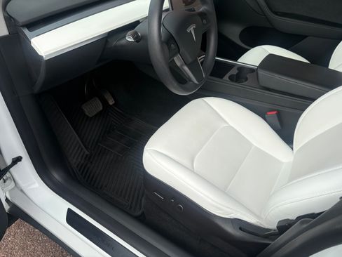Used 2023 Tesla Model Y AWD image 9