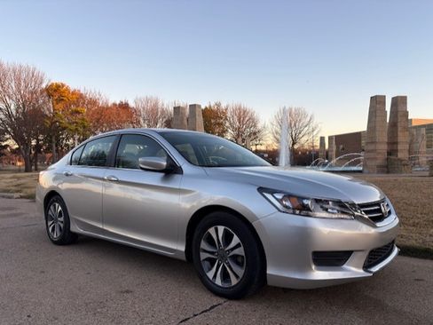 Used 2014 Honda Accord LX image 2