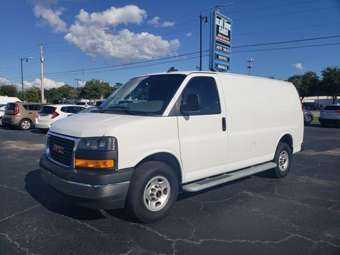Used 2024 GMC Savana 2500 image 1