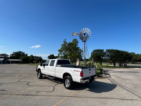 Used 2011 Ford F350 4x4 Crew Cab Lariat w/ FX4 Pkg image 4