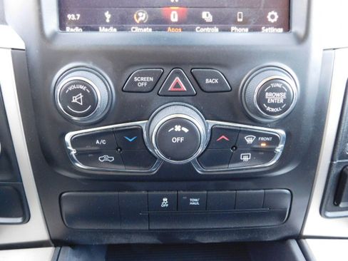 Used 2018 RAM 1500 SLT image 16