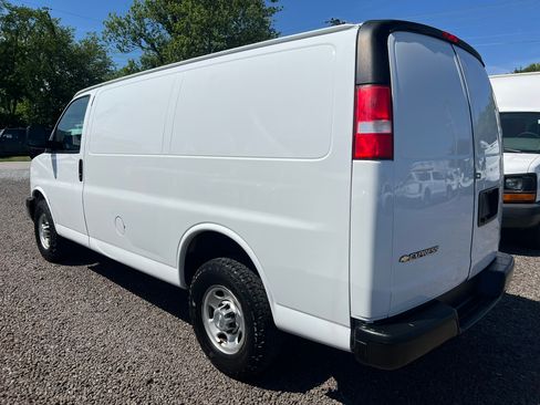 Used 2018 Chevrolet Express 3500 image 3