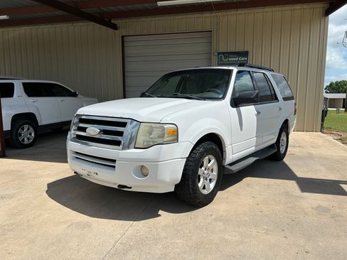 Used 2009 Ford Expedition 4WD XLT image 1