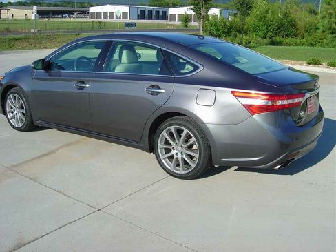 Used 2015 Toyota Avalon XLE image 2