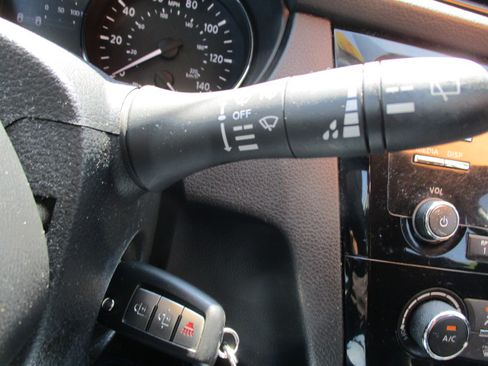 Used 2017 Nissan Rogue Sport S image 41