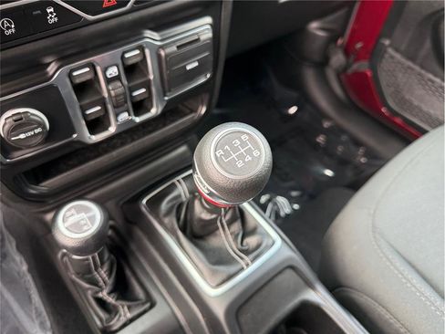 Used 2022 Jeep Wrangler Unlimited Sahara image 34