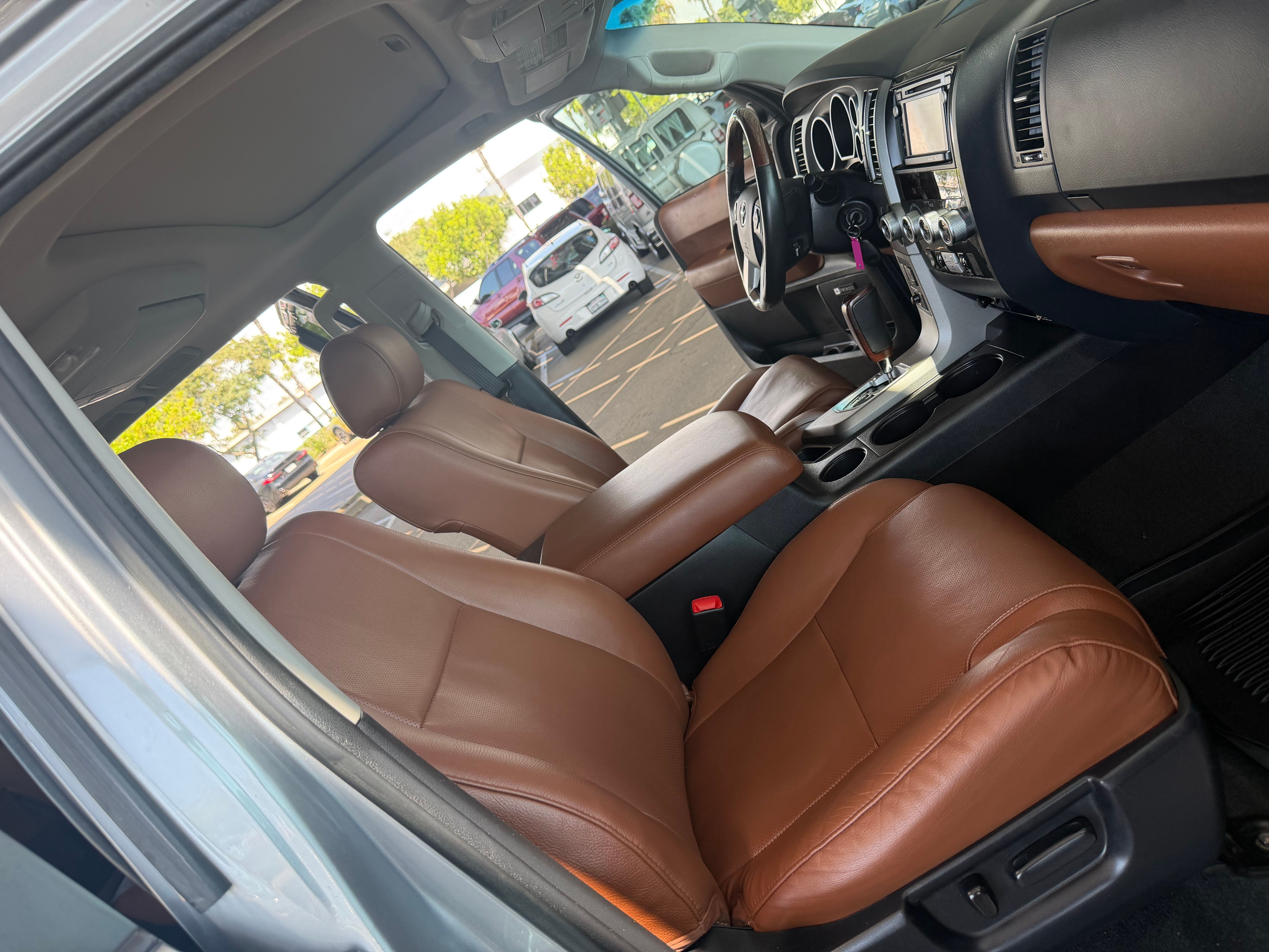 Used 2017 Toyota Sequoia Platinum AWD/4WD image 30