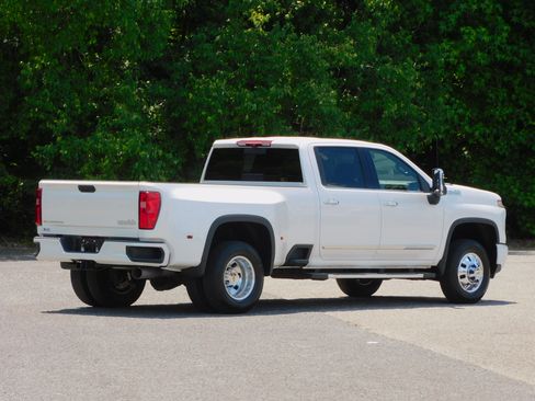 Used 2024 Chevrolet Silverado 3500 4x4 Crew Cab High Country image 10