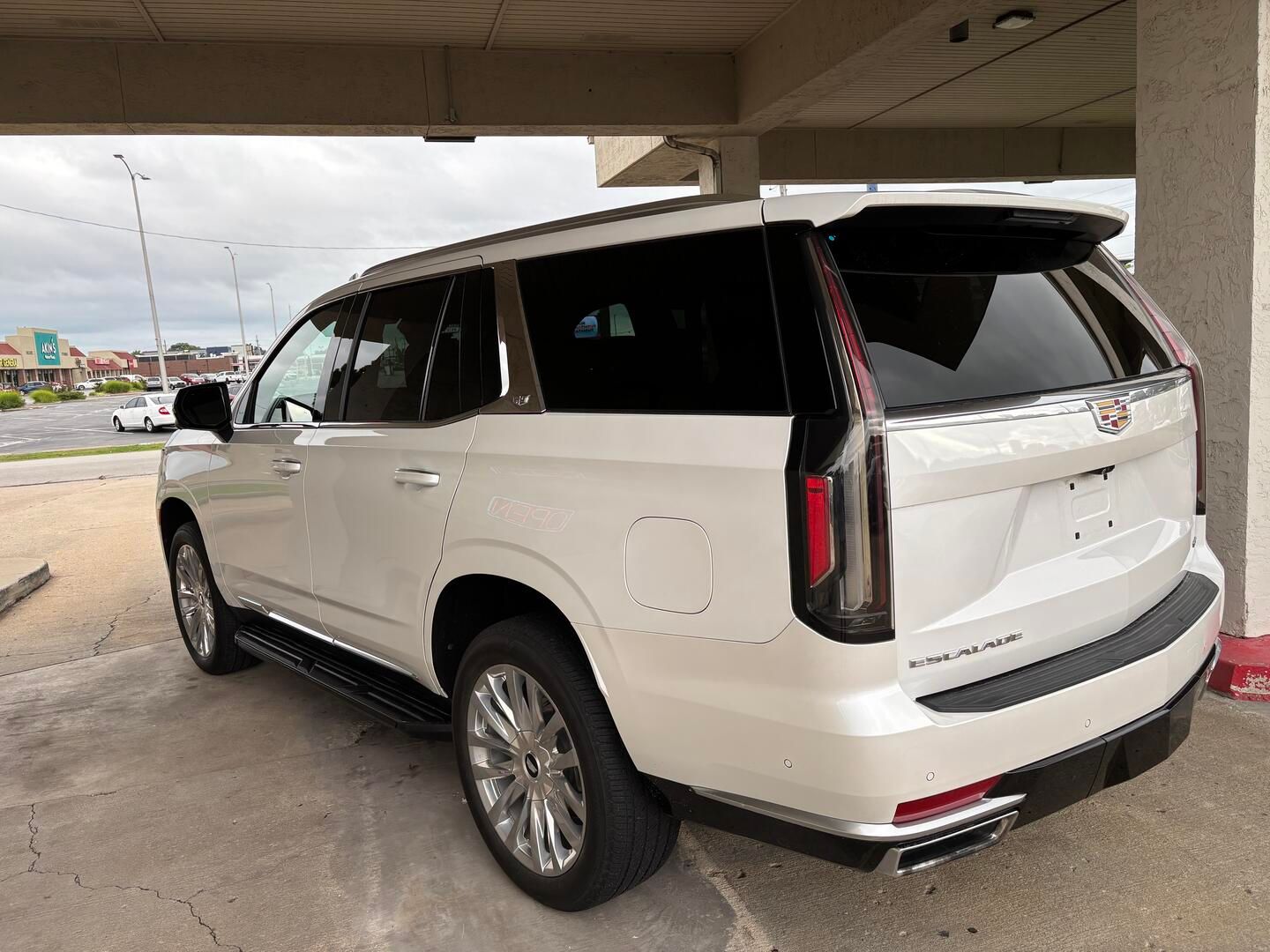 Used 2024 Cadillac Escalade 4WD Premium Luxury image 6