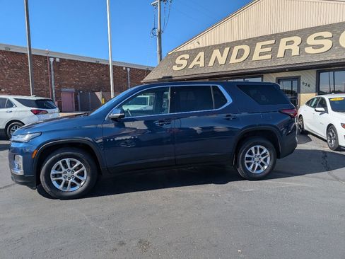 Used 2022 Chevrolet Traverse LS image 2