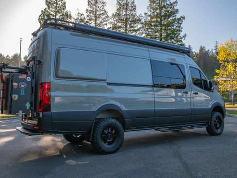 Used 2021 Mercedes-Benz Sprinter 2500 image 8