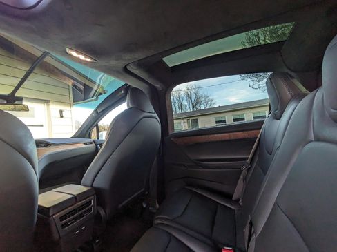 Used 2020 Tesla Model X image 16