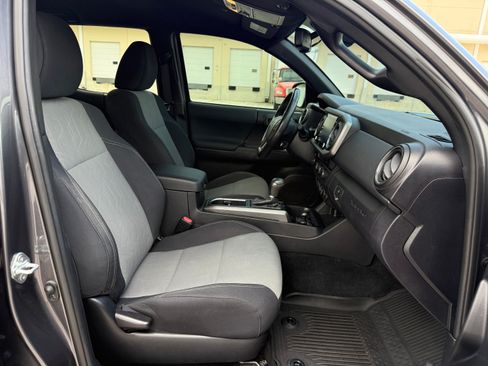 Used 2021 Toyota Tacoma TRD Sport RWD image 15