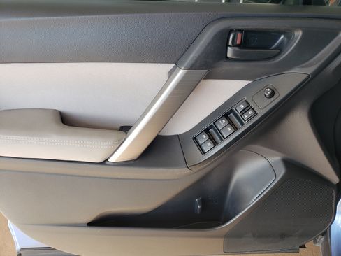 Used 2016 Subaru Forester 2.5i Premium image 8