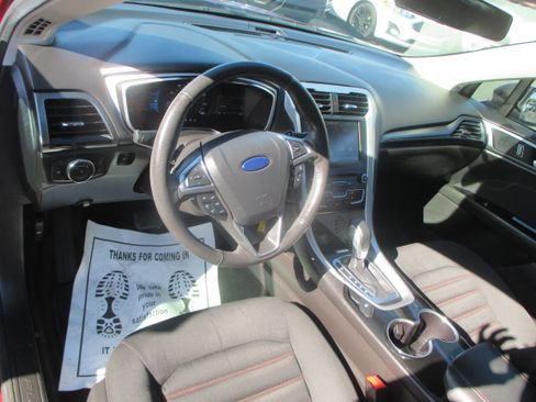 Used 2016 Ford Fusion SE Sedan 4D FWD image 8