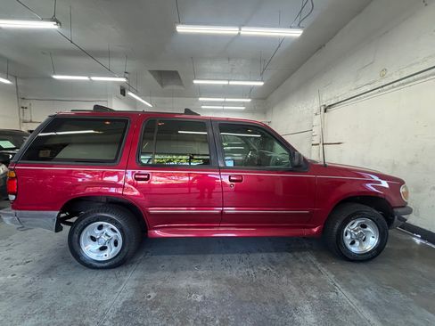 Used 1995 Ford Explorer Eddie Bauer image 7