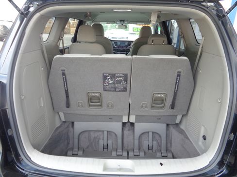 Used 2016 Kia Sedona LX FWD image 11