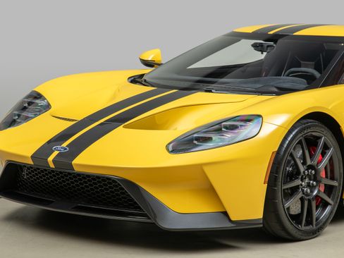 Used 2021 Ford GT Carbon Series RWD image 54